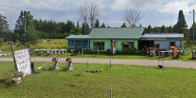 Honest Injuns Tourist Trap - 2022 (newer photo)